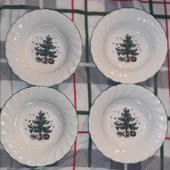 Happy Holidays Nikko (Rim Soup Plate) set of 4